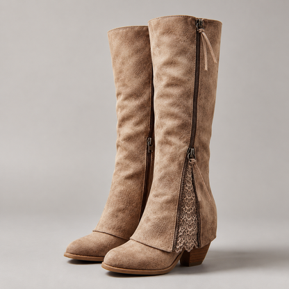 Kniehohe Stiefel mit Spitzendetail - Rückseite